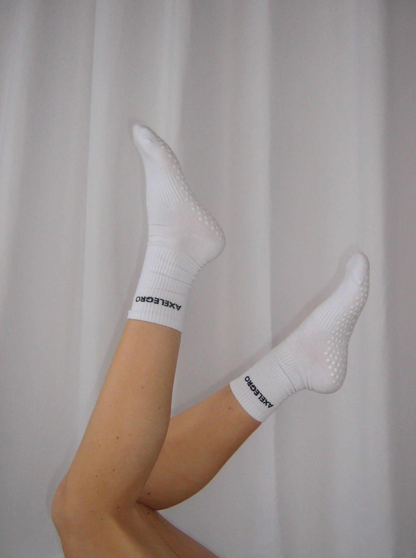 Axelegro Grip Socks - White